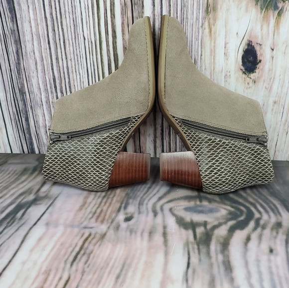 Vionic Bromley Beige Suede Snakeskin Print Zipper Ankle Booties Size 6 - Picture 5 of 12